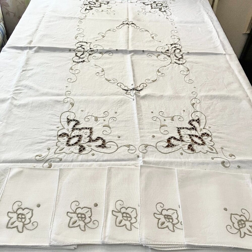 Vintage Ecru Linen Cutwork Embroidered Tablecloth & Napkin Set 82 x 61"